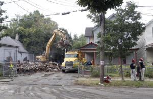 Así destruyeron la casa del “monstruo” de Cleveland (FOTOS)