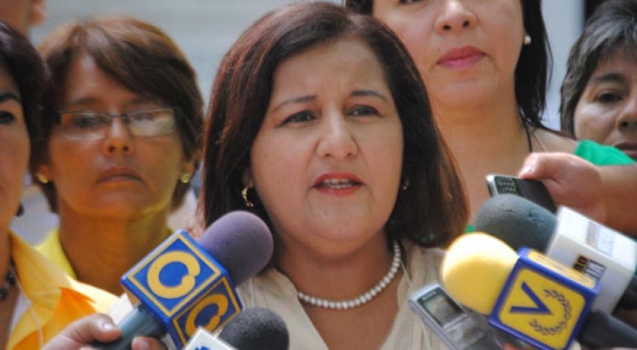 Dinorah Figuera solicita una investigacion contra Dester Rodríguez