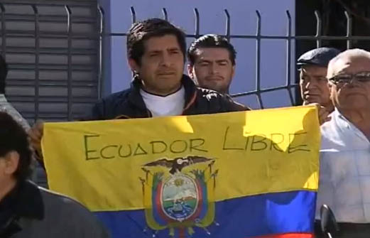 Ecuatorianos impiden cierre de medio radial (Video)