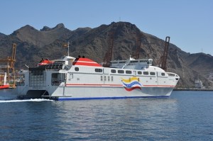 El ferry “Virgen del Valle II” en el puerto de Tenerife (fotos inéditas)