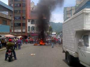 Oficialismo también protesta en Guatire en contra de la candidata psuvista (Fotos)