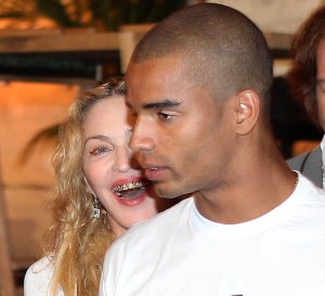 Madonna lleva el Blin Blin en la boca (Foto)