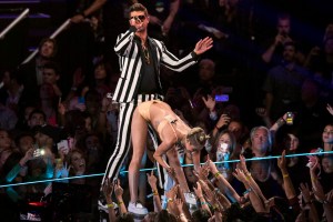 Miley Cyrus admite que se equivocó con su “baile provocativo” en los MTV