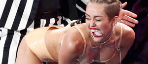 El “perreo intenso” de Miley que la dejó con la lengua afuera (FOTOS)