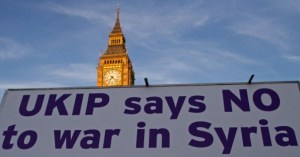Parlamento británico rechaza moción del gobierno para atacar a Siria