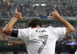 Raúl vuelve a vestir el “7” del Real Madrid (Fotos + Video)