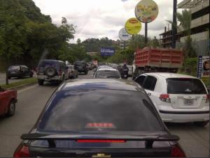 Bloqueado el tránsito en las calles de Plaza Venezuela por tiroteo