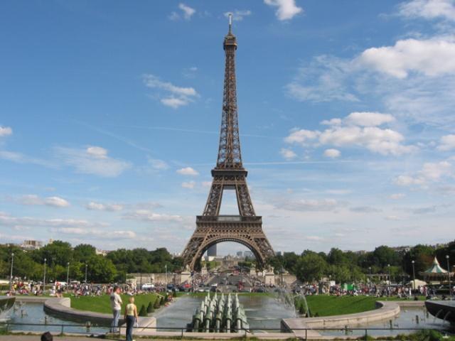 La Torre Eiffel es reabierta tras alerta de bomba