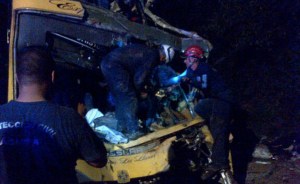 Al menos nueve muertos y 35 heridos al volcar autobús en Táchira (Video)