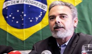 Renuncia canciller de Brasil por crisis diplomática con Bolivia