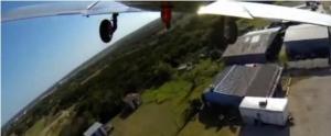 Choca un aeroplano contra unos árboles y piloto sale ileso (Video)