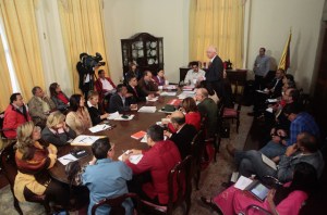Ministros esperan “el sacudón”… y su Twitter los delata