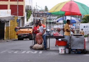 La venta informal afecta la economía en República Dominicana