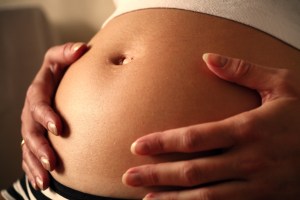 Estudio descarta que embarazadas tengan que evitar comer maní