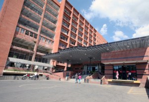 Paralización de obra en hospital Luis Razetti crea caos