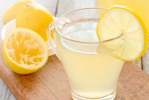 ¿Tomas agua con limón? Estos son los siete beneficios para la salud