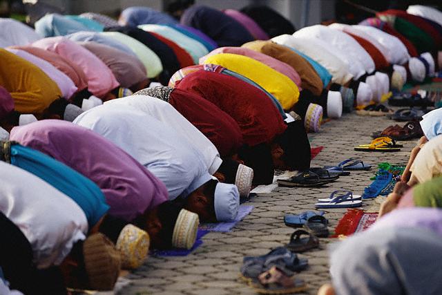 iPhone lanzará aplicación para que musulmanes recen en dirección a La Meca en pleno vuelo