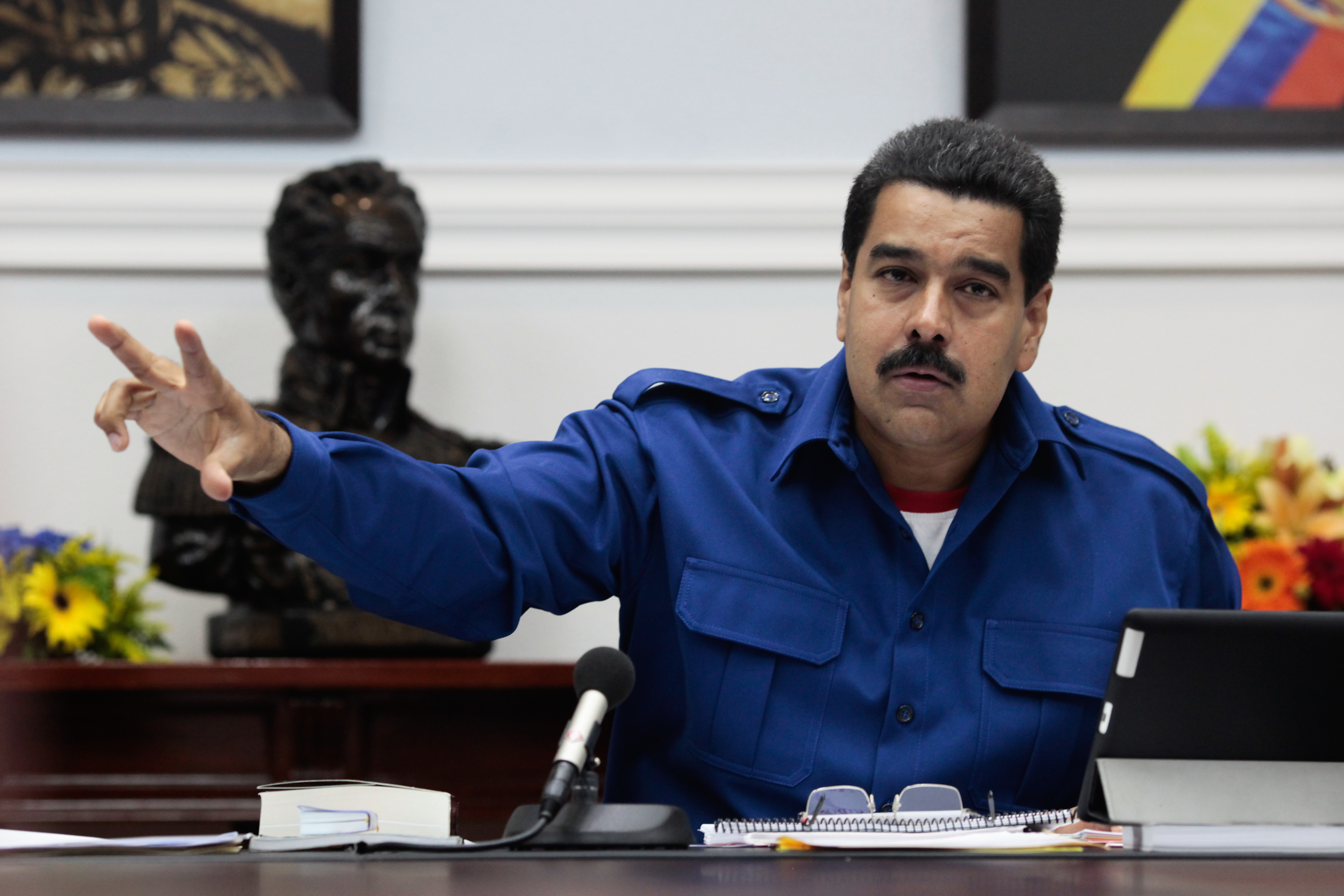 Maduro retira a embajador en Egipto y pide restitución de Mursi