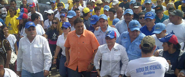 Pablo Pérez acompaña a los candidatos de la unidad a inscribirse en el Zulia