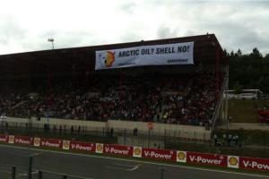 Esta es la pancarta que desplegaron en el GP de Bélgica (Foto)