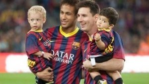 Neymar y Messi juntaron a sus bebés en el Camp Nou (Fotos)