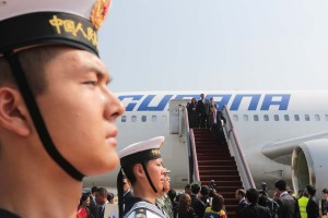 Así fue la llegada de Maduro a China (Fotos + avión cubano)