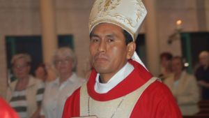 Destituyen a obispo acusado de pedofilia