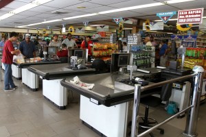 Milicias cubrirán ausencia de cajeros en supermercados