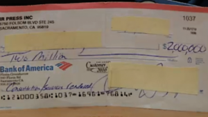 Trabajador del metro consigue cheque de 2 millones de dólares
