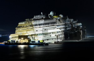 ¡Reflotaron al Costa Concordia! (FOTOS)