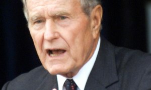 Bush padre llora la muerte de Mandela… un error de su portavoz