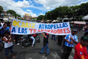 Buhoneros petareños protestaron reubicación (Fotos)