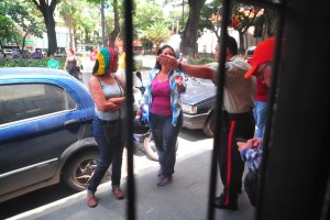 Chavistas amedrentan contra VP por supuesta obra que inauguró Maduro (Fotos)