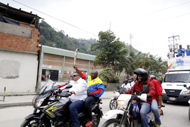 Llega a Caracas la llama de los Juegos Deportivos Juveniles (Fotos)