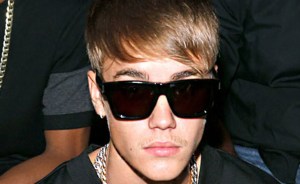 Mira el bigote tuki de Justin Bieber