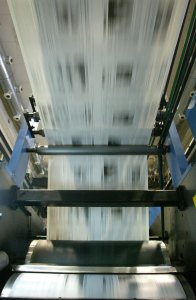 Gobierno impone “alcabalas” para retrasar importación de papel periódico