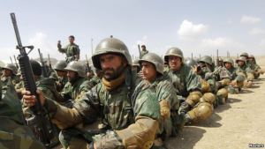 Hasta 100 soldados afganos mueren por semana