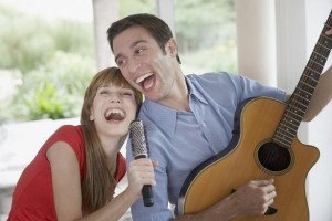 Cantar en el idioma que deseas aprender te ayudará a dominarlo
