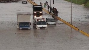 Desbordamiento de la quebrada Agua de Maíz deja 16 viviendas anegadas