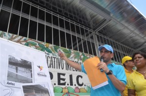 Capriles: Aumento salarial a docentes debe incluir también a los estatales y municipales