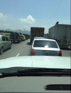 Fuerte congestionamiento vehicular en la ARC sentido Caracas (Foto)