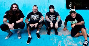 Metal latino: Músicos de Sepultura, A.N.I.M.A.L, Maná y Los Fabulosos Cadillacs en De La Tierra