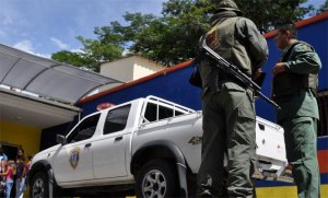 Sargento de la GN muere arrollado al huir de atracadores