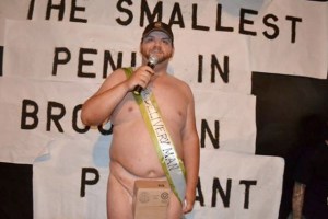 Este es el hombre que ganó el concurso del pene más pequeño en Nueva York (Foto)