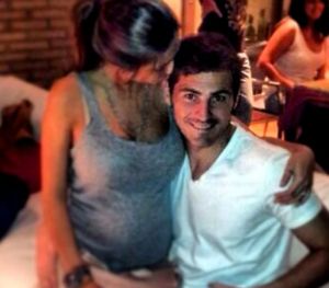 Iker Casillas presume de la barriga de Sara Carbonero (Foto)