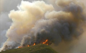 50 jóvenes se encuentran atrapados por incendio en valle argentino