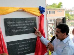Maduro investigará por qué la “derecha” saca a los testigos oficialistas de centros electorales