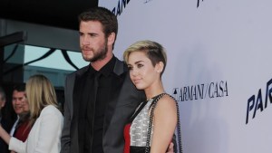 Se avivan rumores de boda: Miley Cyrus y Liam Hemsworth han vuelto oficialmente