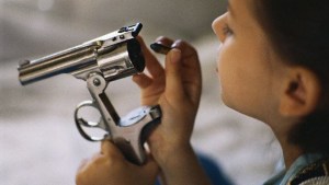 Detenido niño de nueve años que fue con arma y balas en su mochila a escuela EEUU