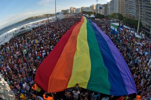 Multitud toma Copacabana para celebrar Orgullo Gay en Río de Janeiro (Fotos)